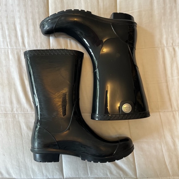 SOLD UGG Black Sienna Sherpa Insole Shiny Rain Boot Size 6/6.5 - Picture 7 of 16